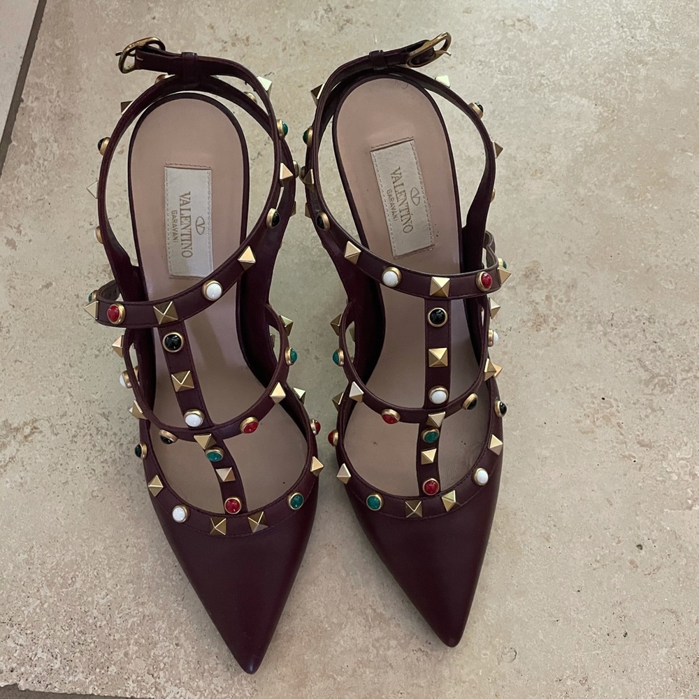 Valentino Rockstud pumps